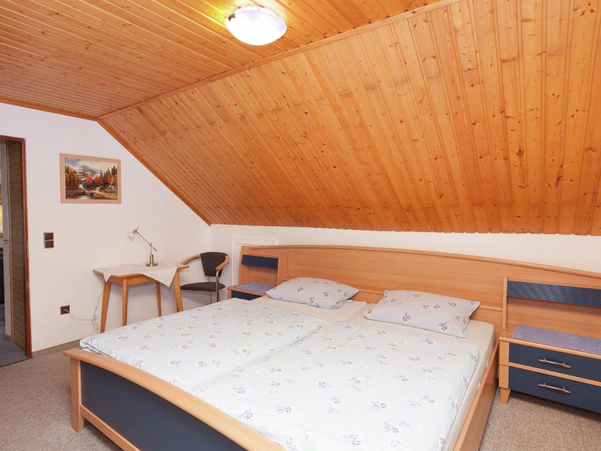 Flat In Polle Near The Forest Exterior photo